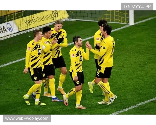 国际米兰客场两球领先多特蒙德，防守反击效率惊人